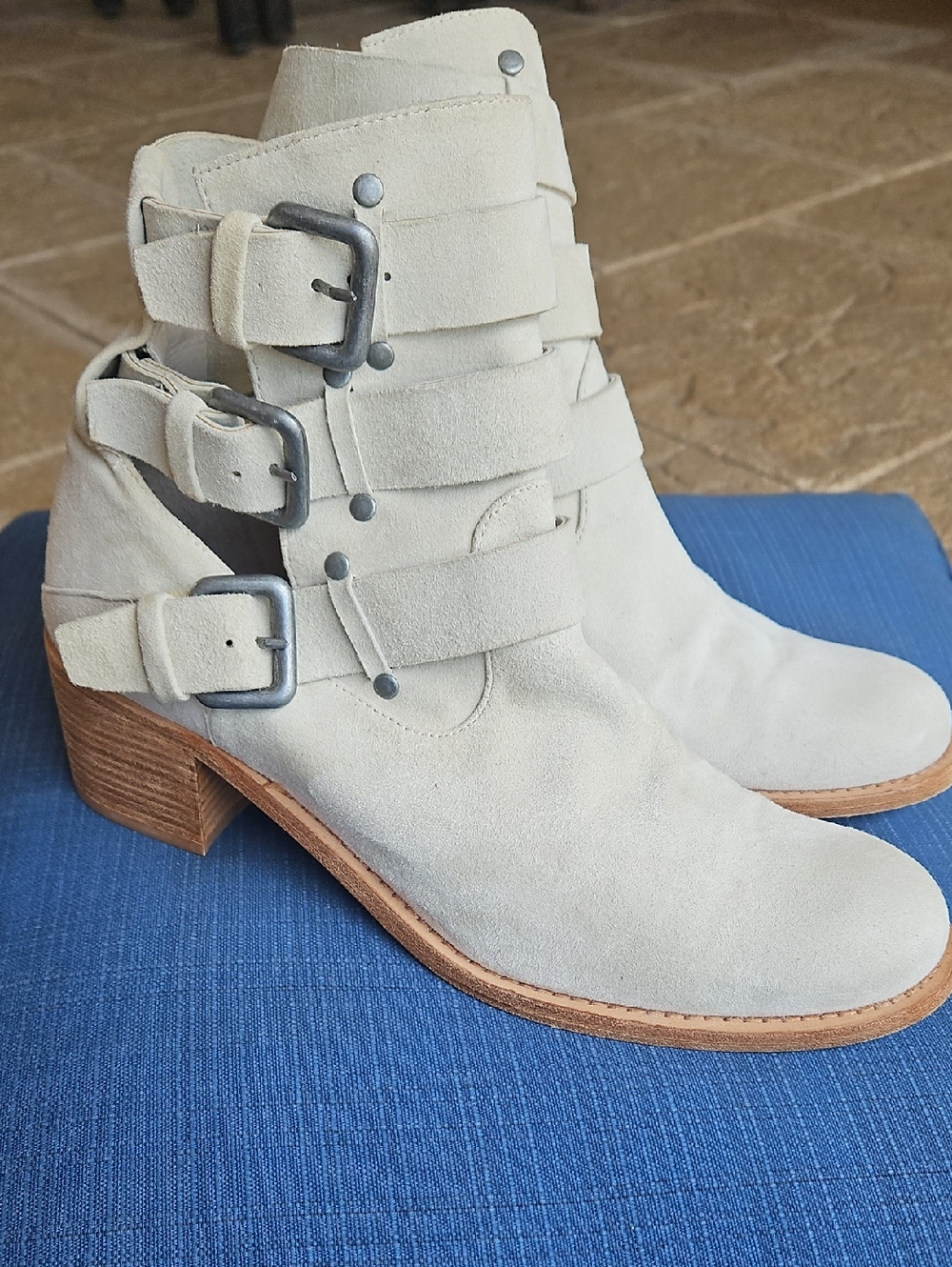 PLOMO Suede Booties 3 Buckle Cut-out Mint Green EUC Size: EU41, US10